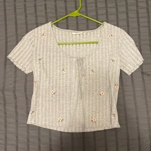 Women’s gray tie crop top.